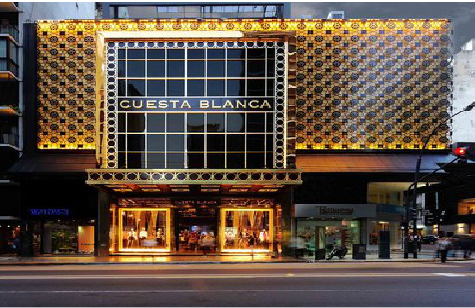 新邵门头设计与商业空间的纽带。