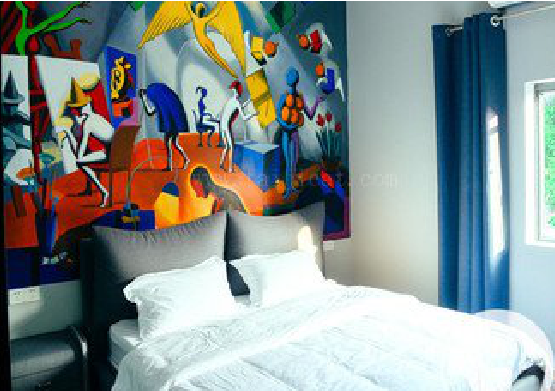 新邵对于酒店的墙体彩绘而言更注重哪些方面？